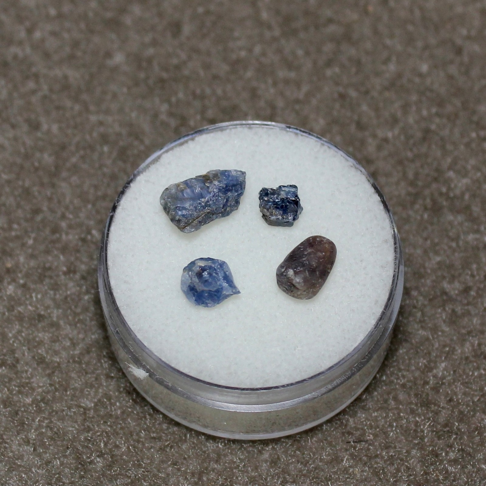 SAPPHIRE Corundum (4pcs) from the Cowee Valley, Macon Co. North Carolina