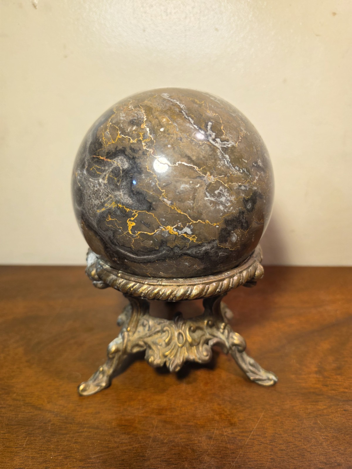 POLISHED SPHERE MARBLE STONE BALL ORB BRASS PEDESTAL 8 POUNDS 17″ CIRCUMFERENCE