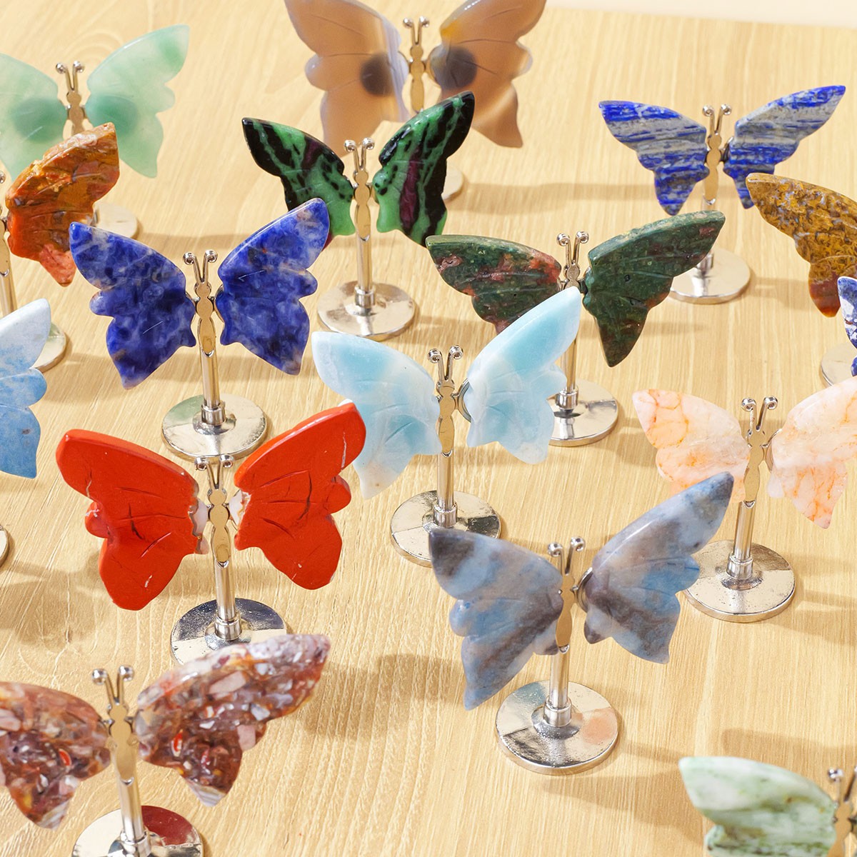 1PC Random Natural Mixed Stone Butterfly Figurine Crystal Carving Stand Home