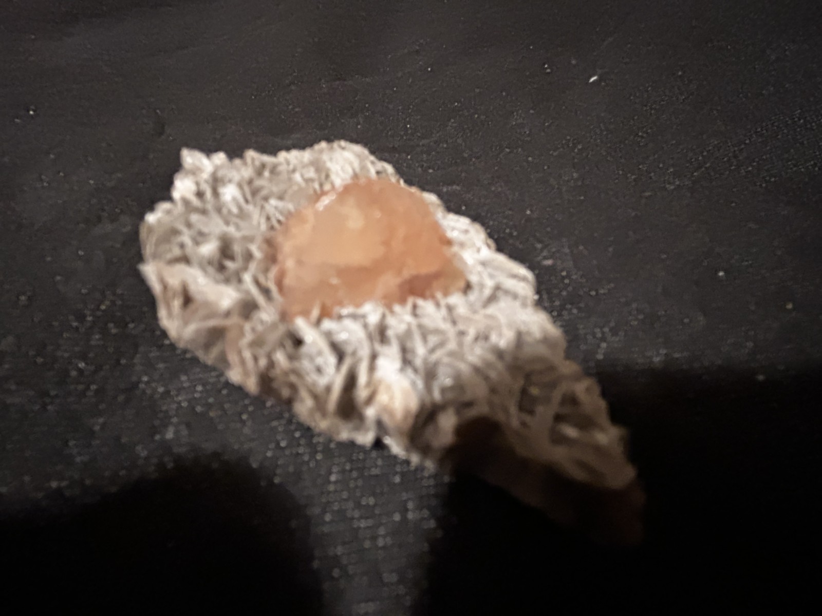 KB: SW FL BRIGHT BLUE/WHITE & LW ORANGE SCHEELITE XLS. FROM PINGWU MINE, CHINA