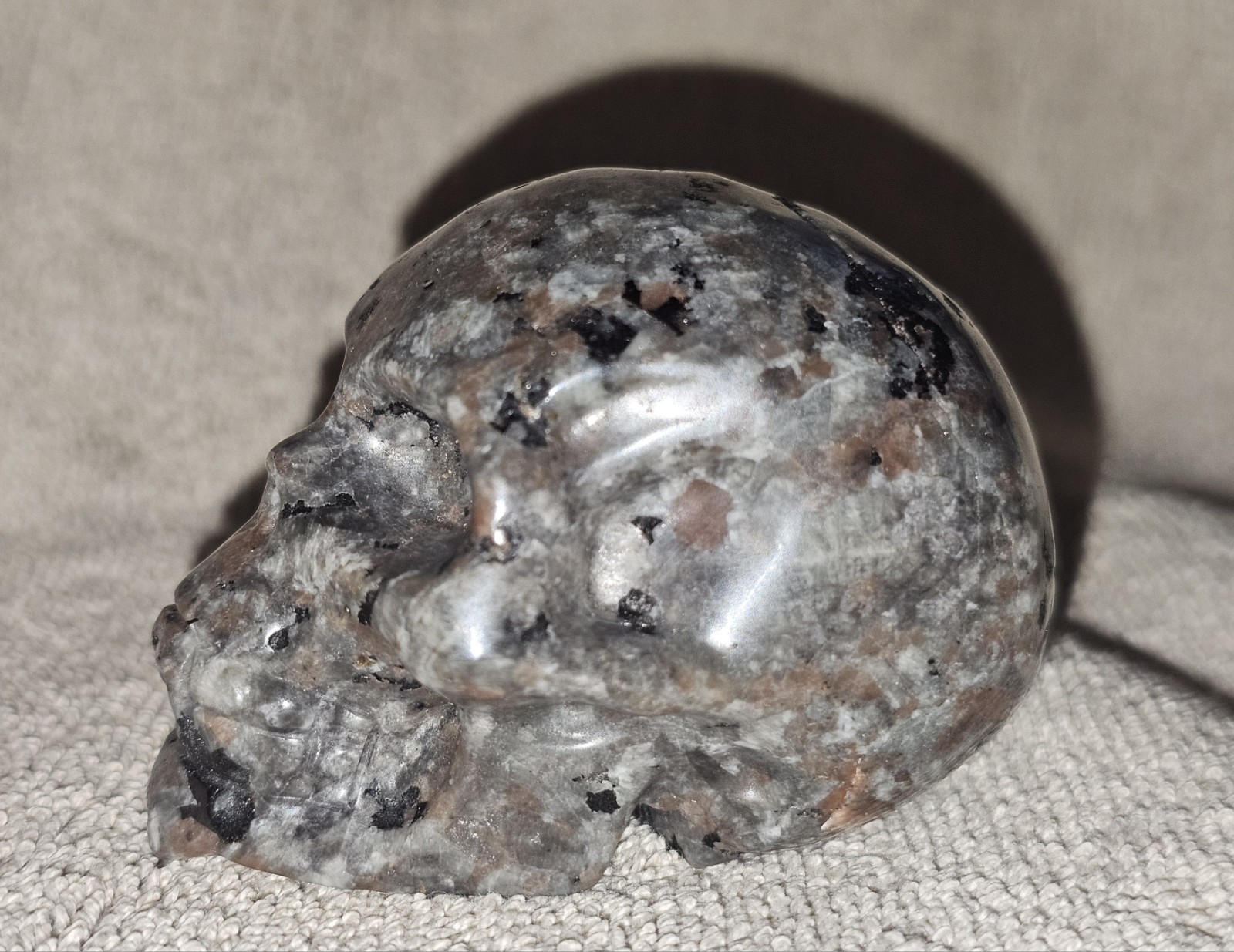 Yooperlite Carved Skull Mineral Specimen UV Reactive Approx. 2 Inches