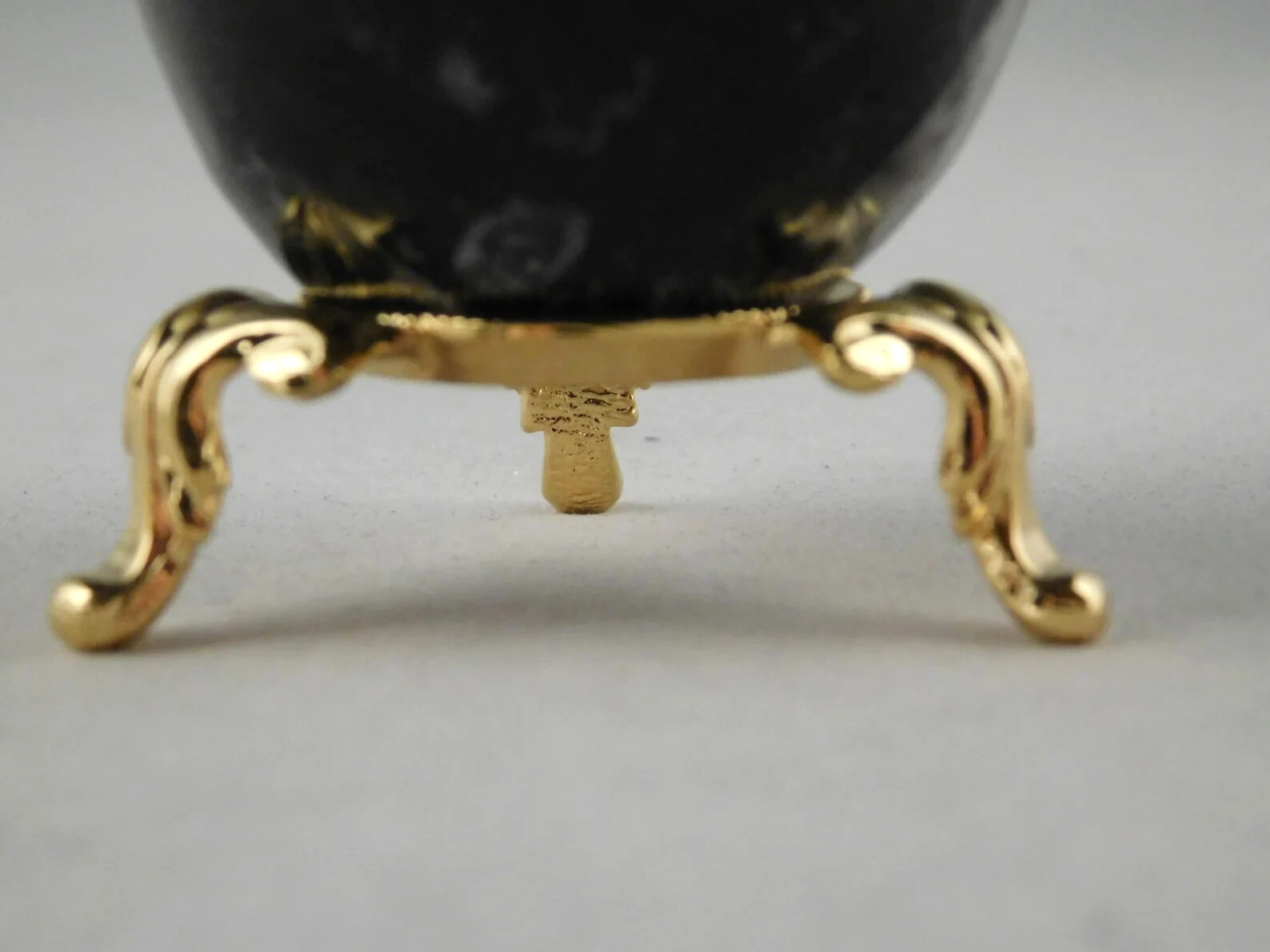 Sphere Display Stand Small Size Princess Design Gold Color