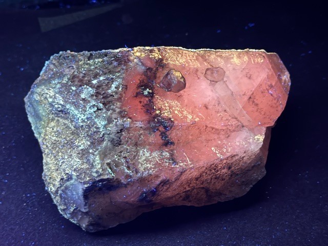 PHENOMENALLY FLUORESCENT /PHOSPHORESCENT 5″ CALCITE CRYSTAL ,COLORADO