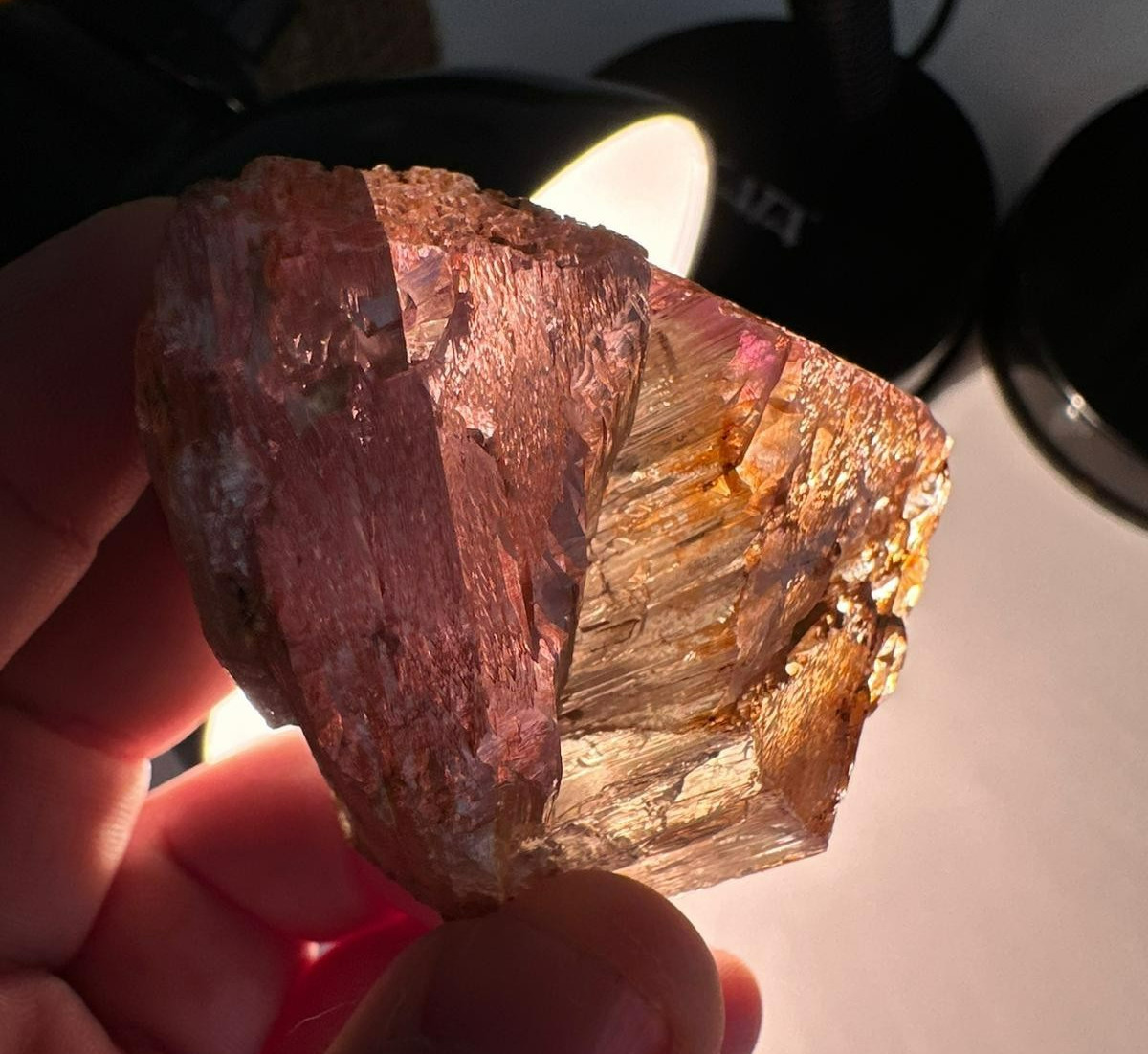 153g Natural Twin Diaspore Crystal – Color Change – 5x5x5.5 cm – Collector Grade