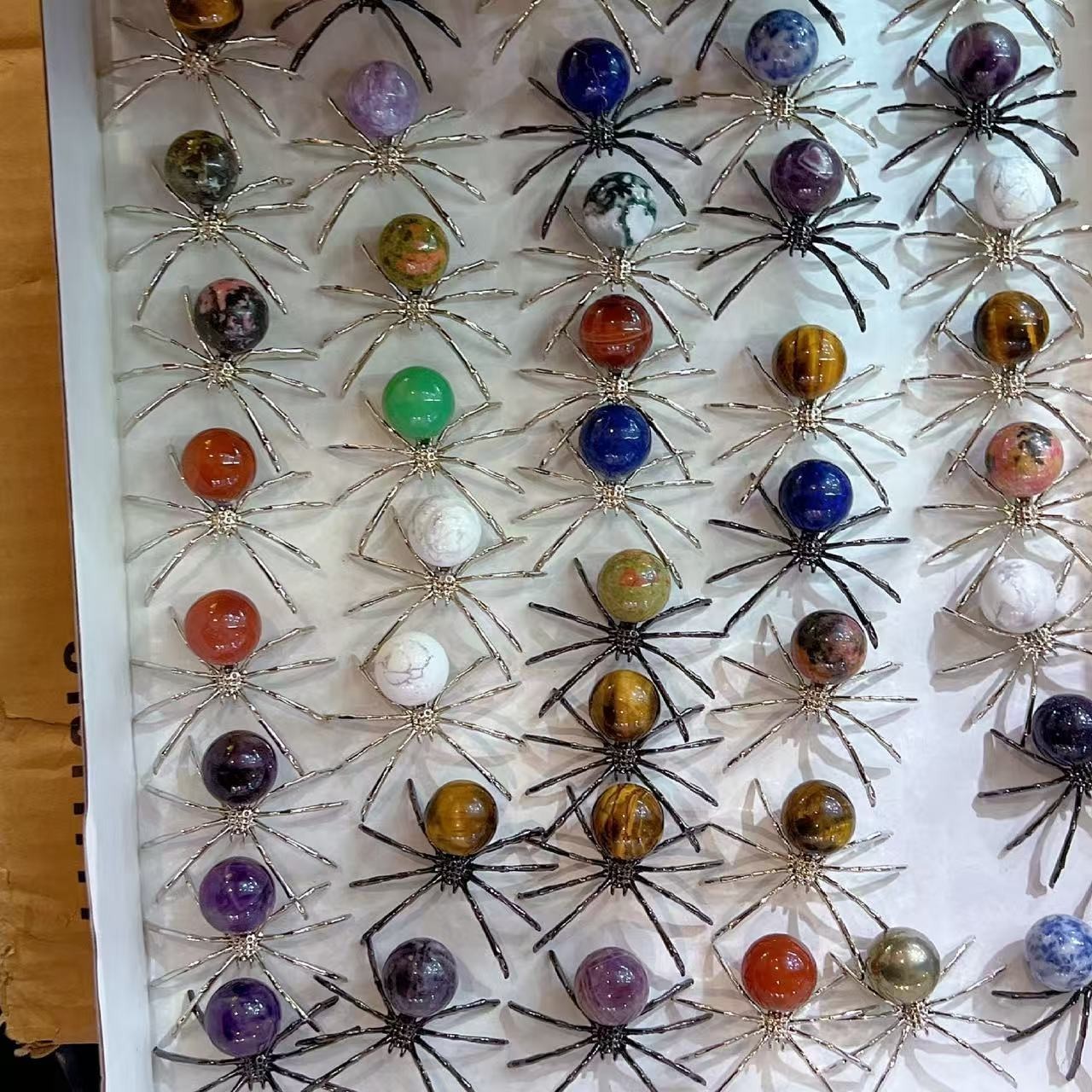 5Pc Natural mixed material Reiki Spider Crystal Quartz Healing Decor random