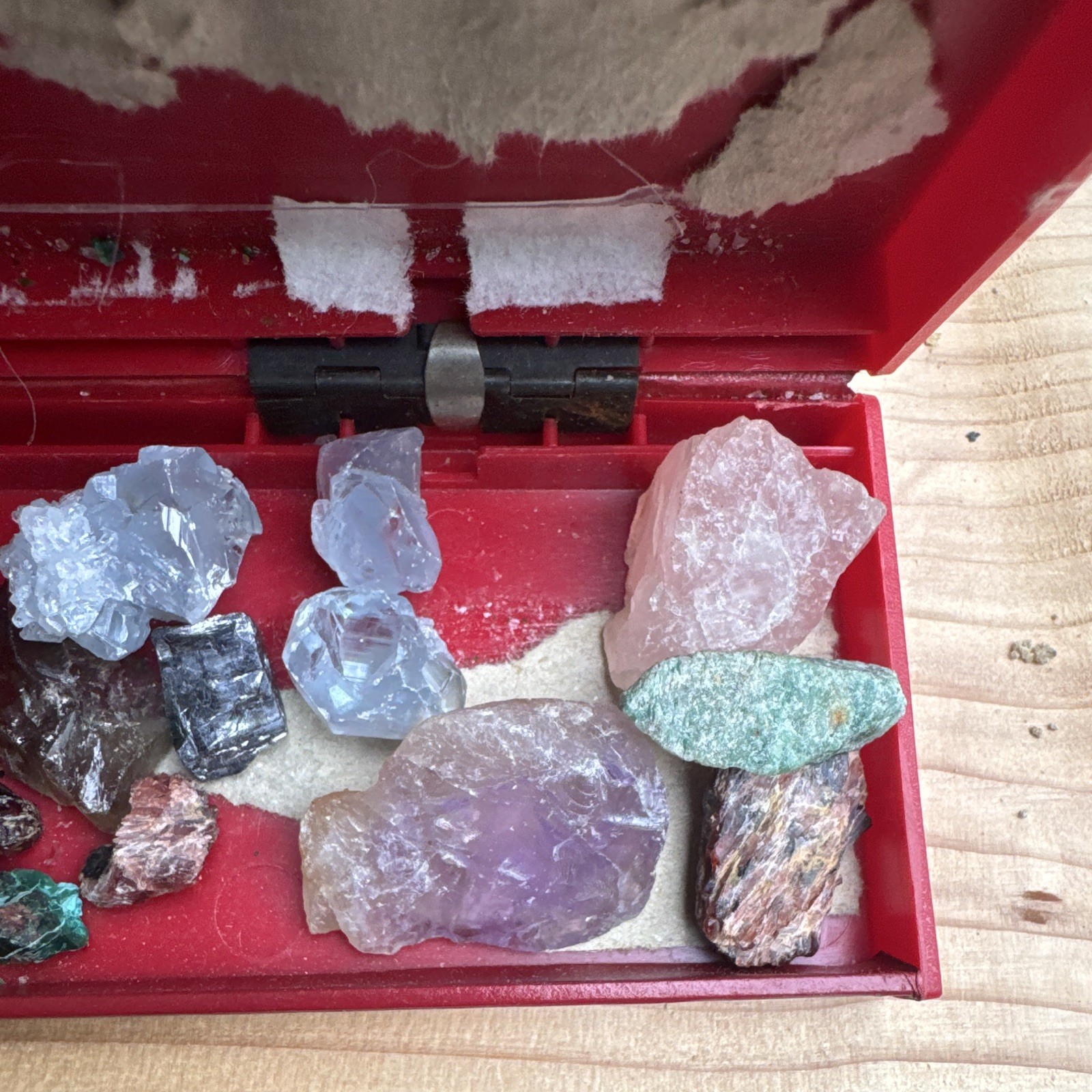 Mixed Lot Rough Rock, Crystal & Mineral Specimens in Red Case (Various)