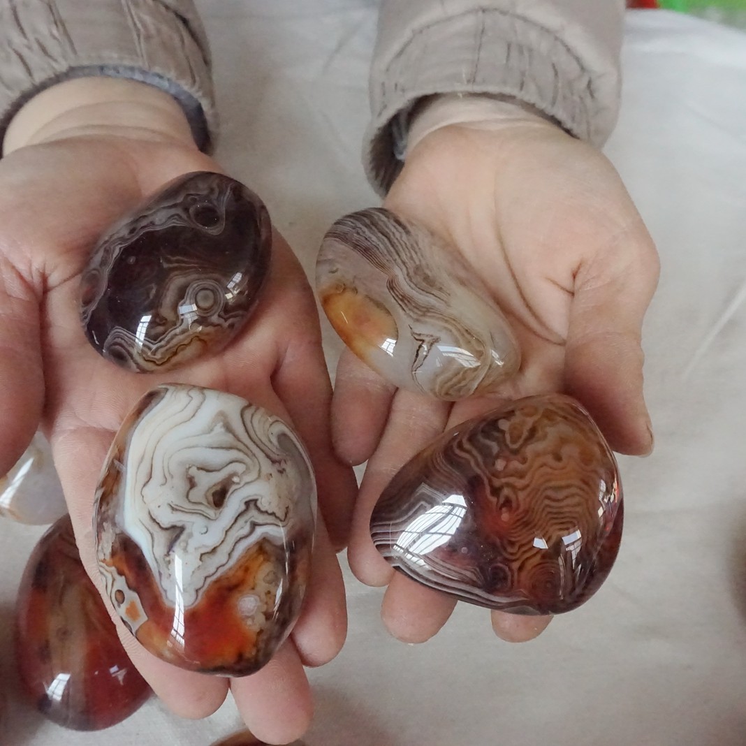 20Pcs 4.4LB Natural Sardonyx Carnelian Banded Agate Crystal Palm Stones Healing