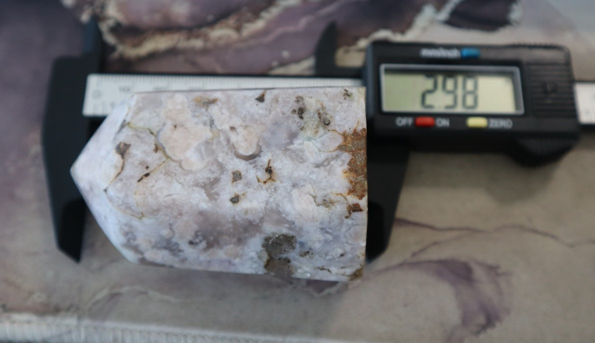 FLOWER AGATE POINT (SHORT AND CHUNKY) 2.98 X 2.00 INCHES/ 247.4 GRAMS