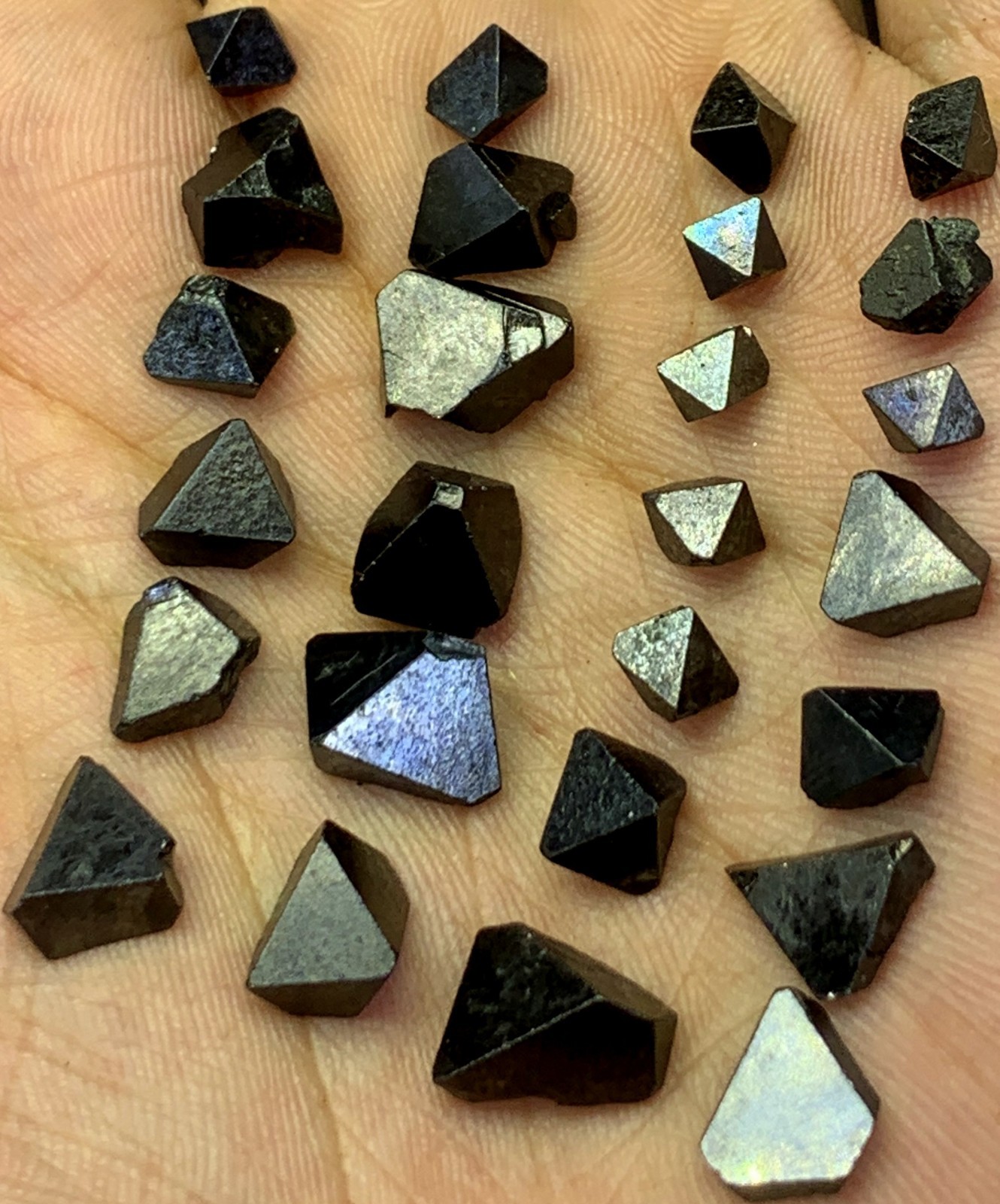 68 Carats Natural Lustrous Black Magnetite Crystals Lot From Zagi Pakistan