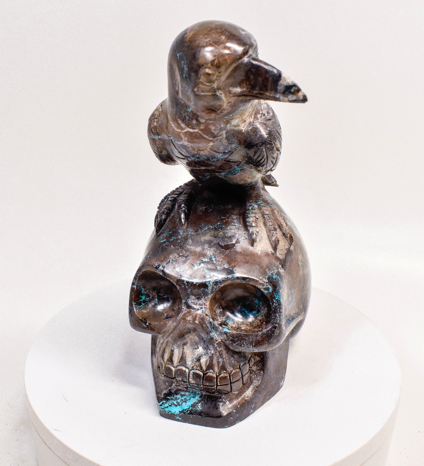 7.44″ Polished CHRYSOCOLLA MALACHITE QUARTZ Skull and Raven Carving Peru T728