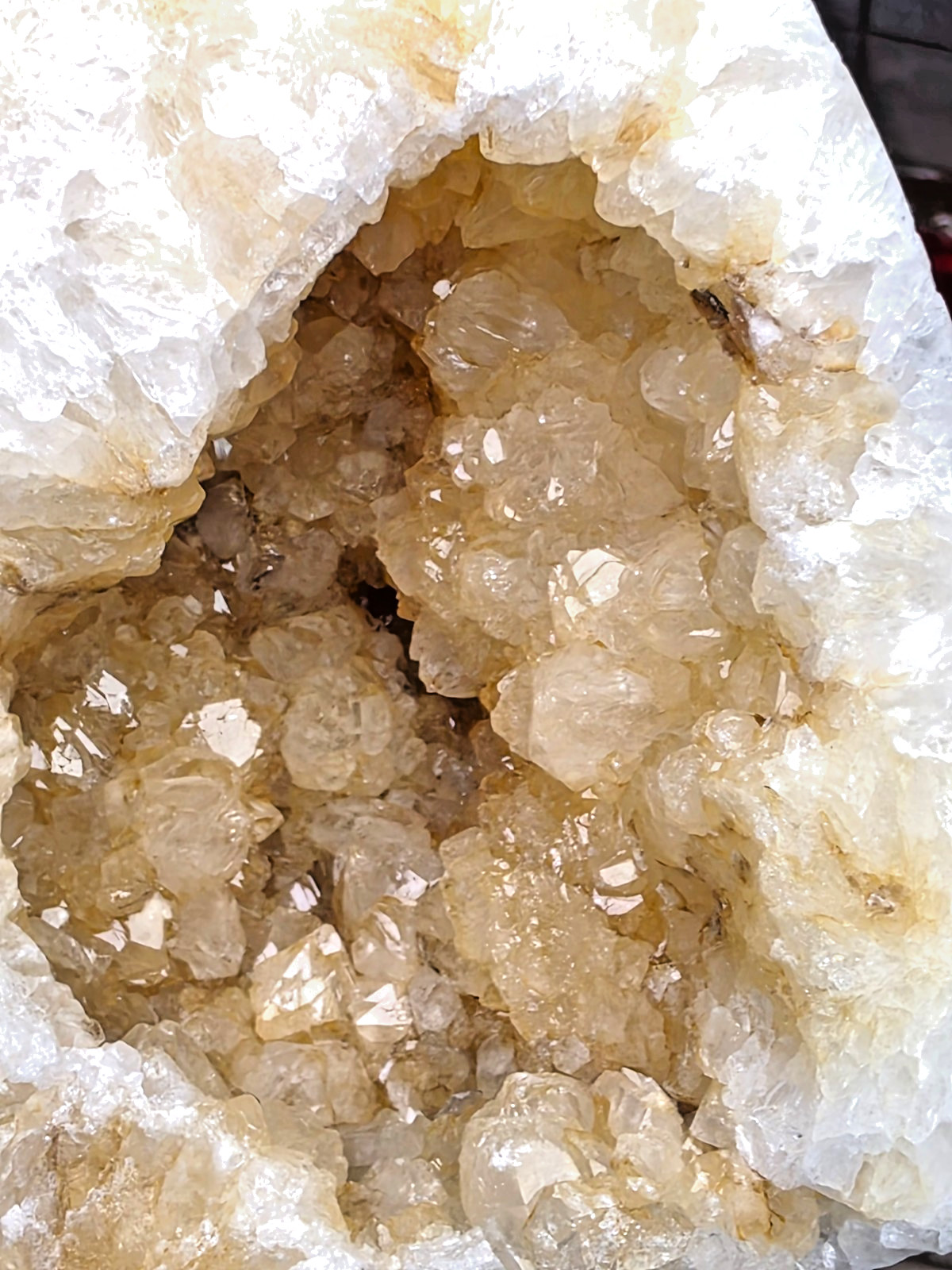 2.47 lb Tennessee Quartz Tower with Geode Quartz pocket 5 inches Free Standing