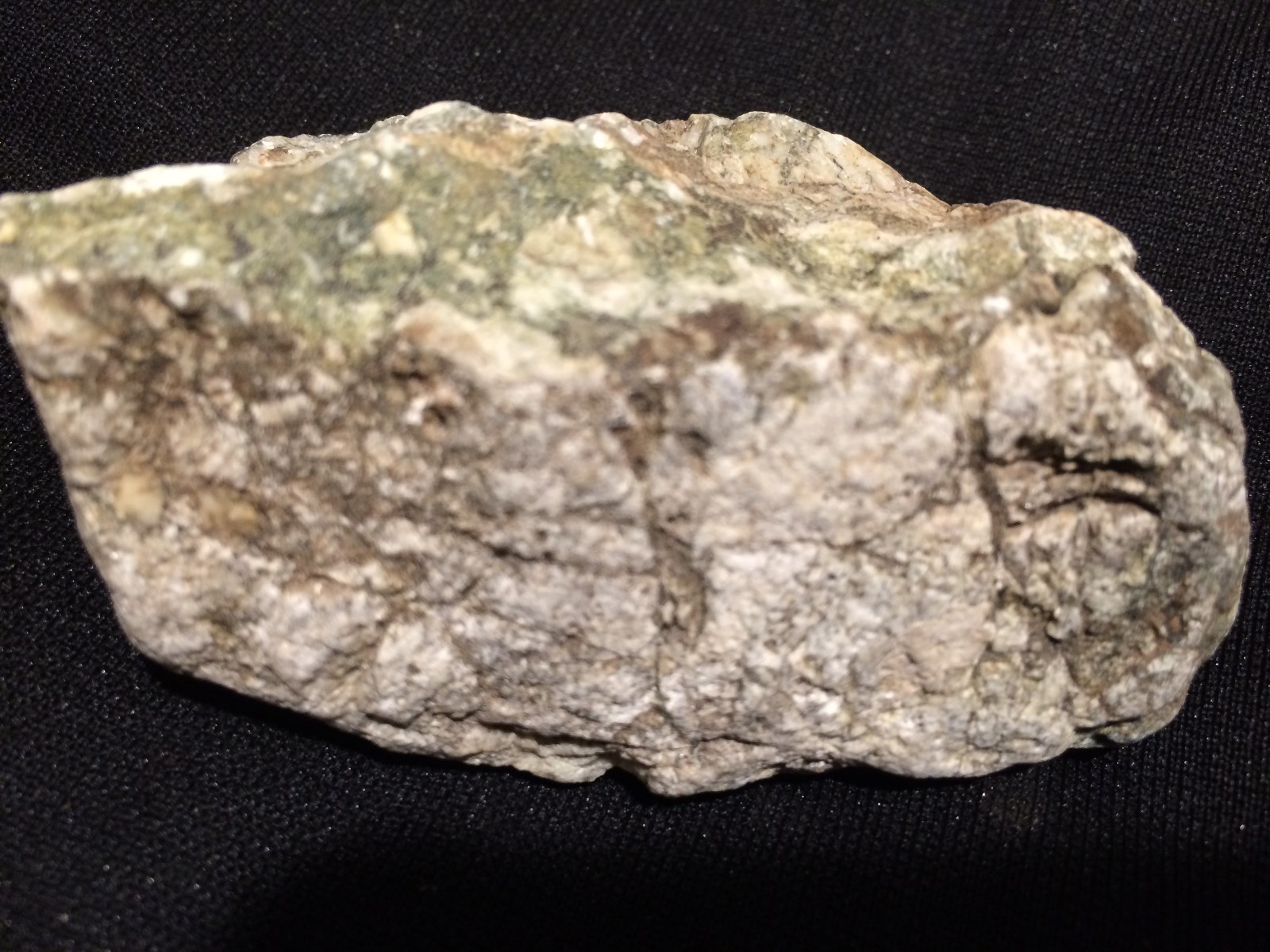 KB: FANTASTIC ORE SPECIMEN SW FL. BLUE/WH SCHEELITE & RED CALCITE ANDREW MINE CA