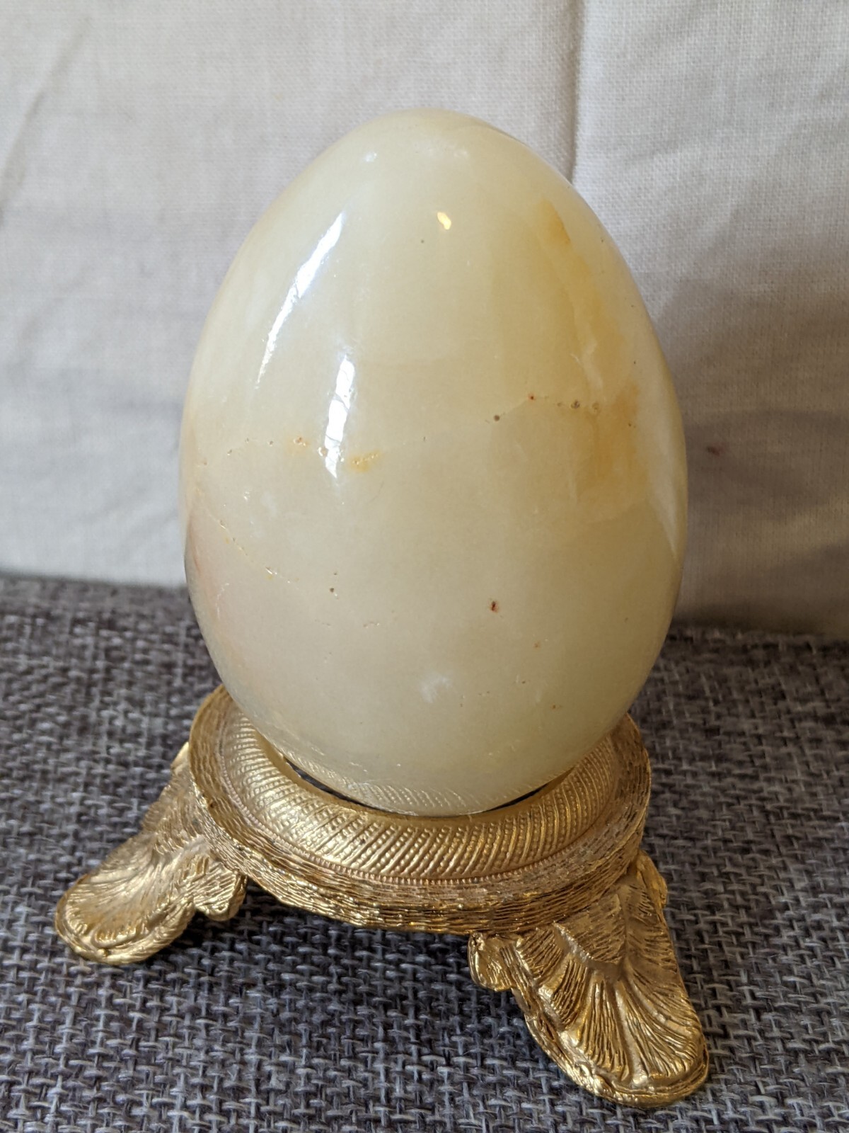 Reddish White Onyx Easter Egg Natural Crystal Banded Mineral – With Stand