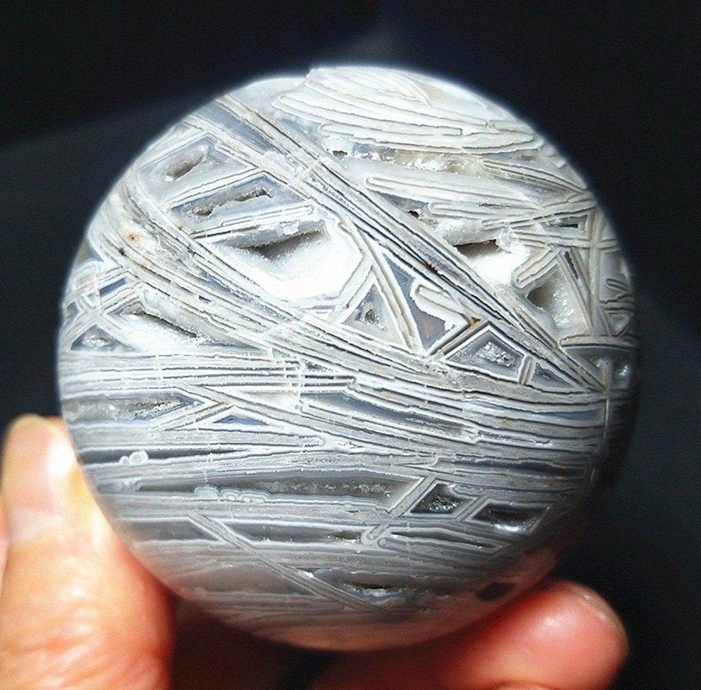 Rare 207.8G 54mm Natural Grid Agate Stone Sphere Ball Herling A429