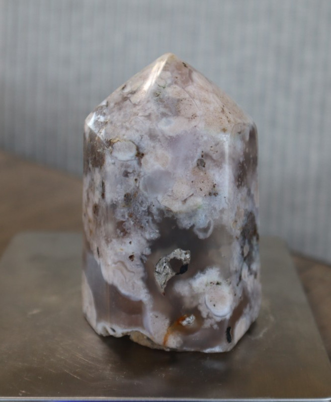FLOWER AGATE POINT (SHORT AND CHUNKY) 2.98 X 2.00 INCHES/ 247.4 GRAMS