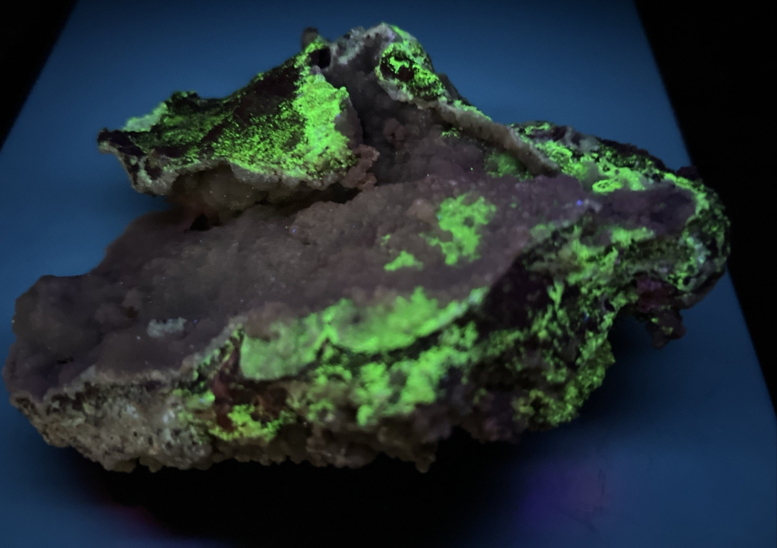 Smithsonite on Sphalerite with UV Calcite Ojuela Mine, Mexico. 1 LB. 13.7 oz