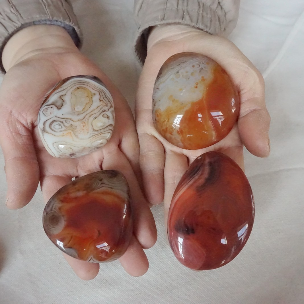 20Pcs 4.4LB Natural Sardonyx Carnelian Banded Agate Crystal Palm Stones Healing