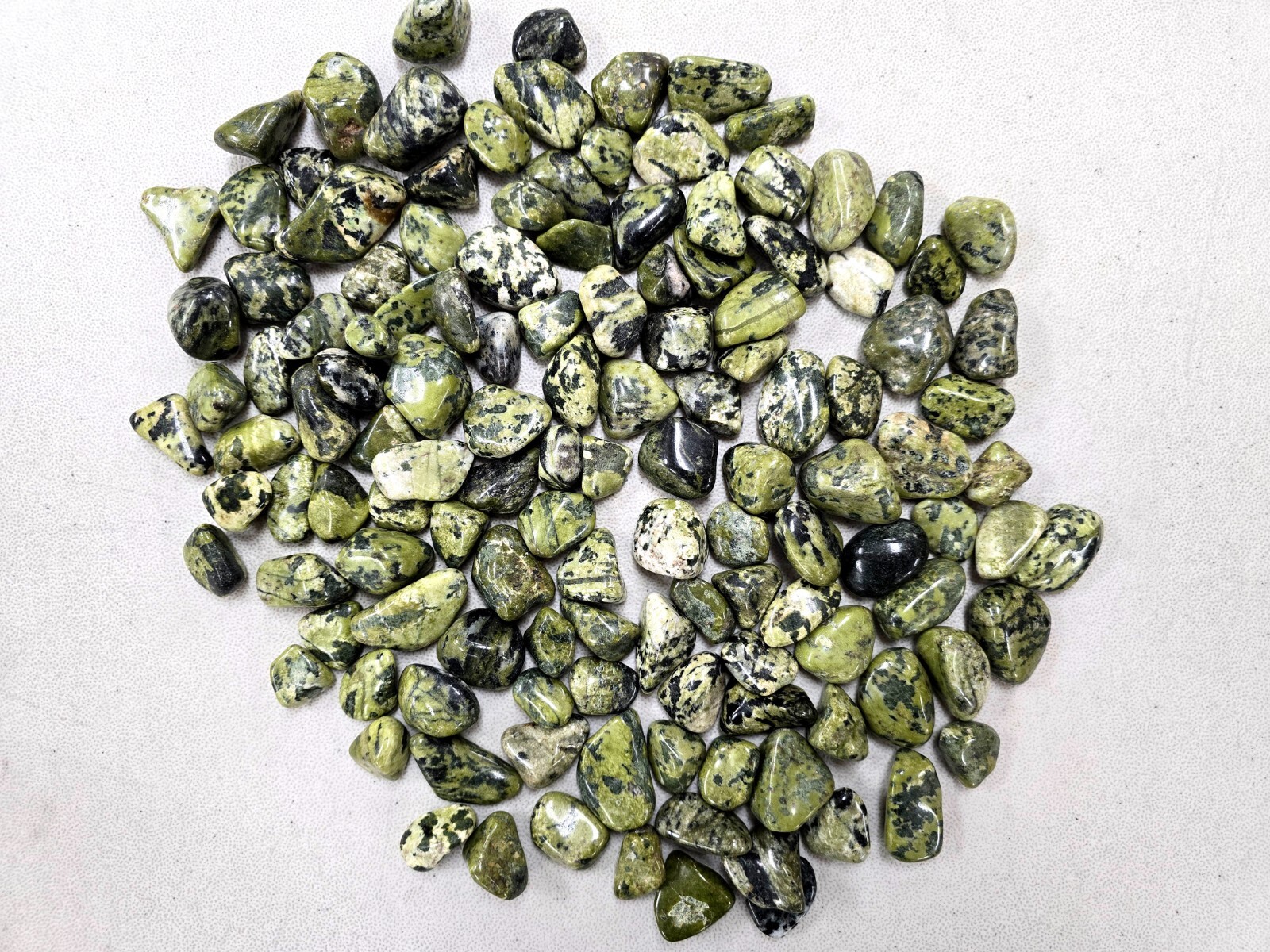 Tumbled Serpentine Crystal Stones Wholesale Bulk Gemstones for Wire Wrapping
