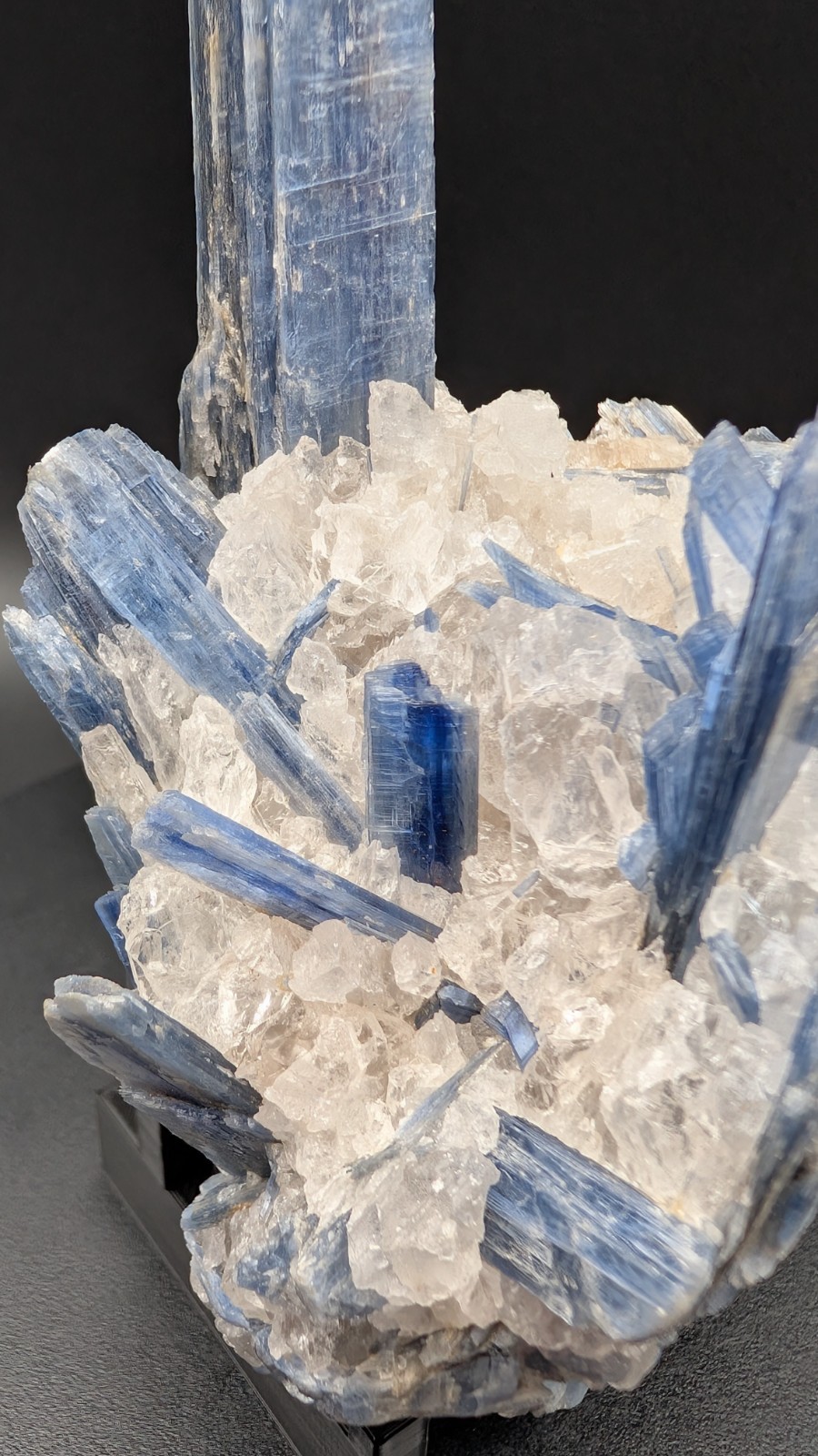 Kyanite, Quartz – Minas Gerais, Brazil