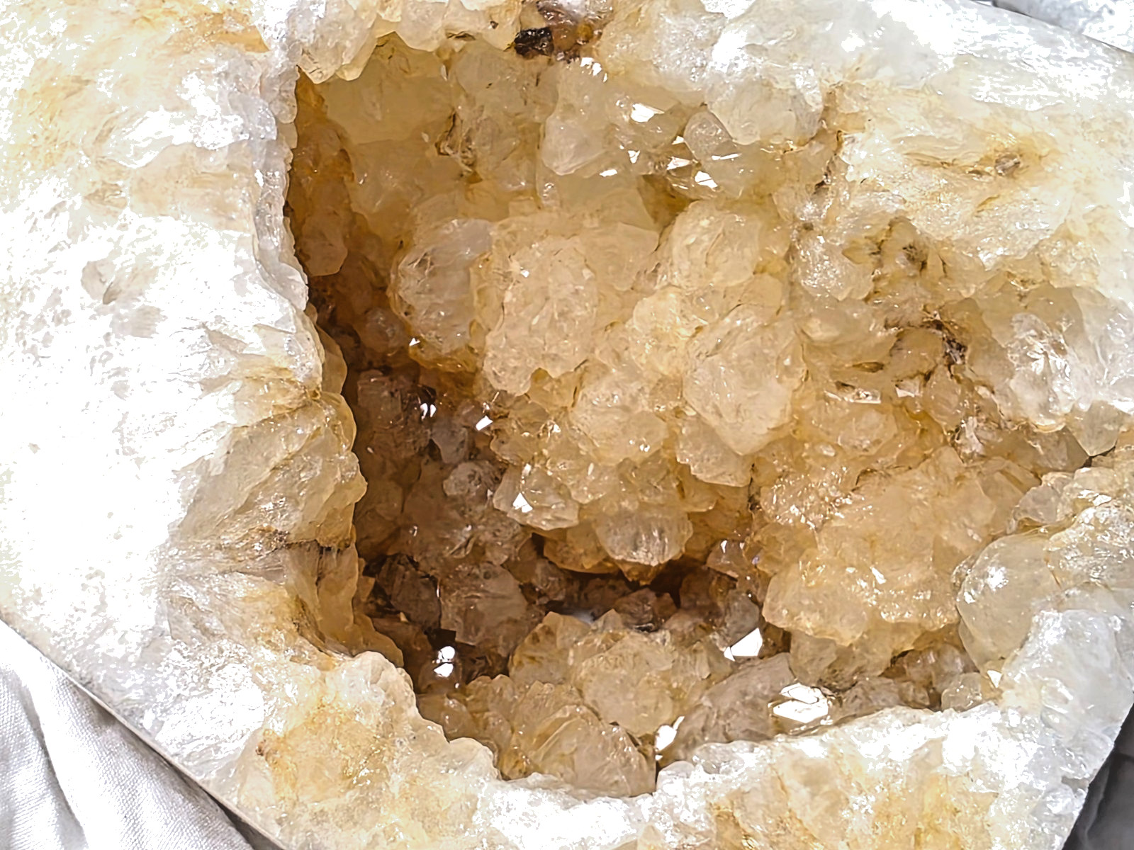 2.47 lb Tennessee Quartz Tower with Geode Quartz pocket 5 inches Free Standing