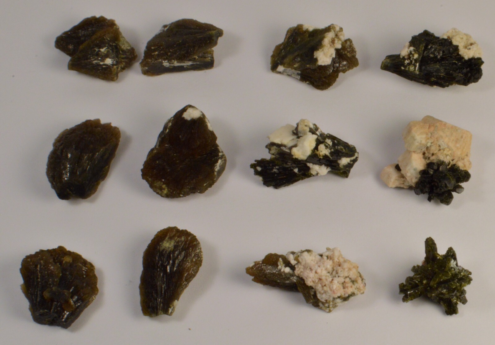 #11,987 Epidote – Pakistan [Gem Quality] [ONE PIECE ONLY]