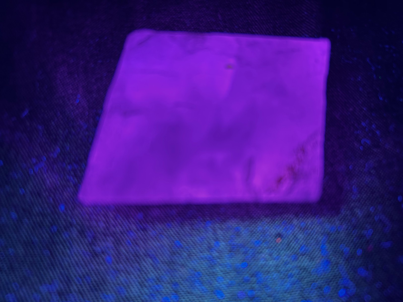 KB: GREAT! SW FL. BLUE/WHITE & PINK LW & PHOSPHORESCENT CALCITE XL. FROM MEXICO