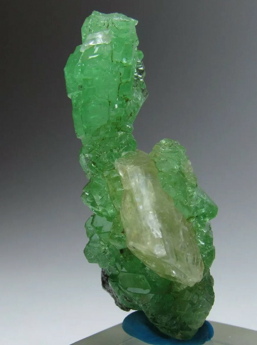 Remarkable Twisted Geometric Tsavorite Grossular Garnet w/ Diopside!!! Tanzania