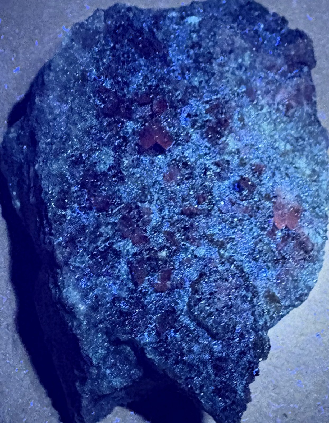 Chondrodite with Magnetite, Quartz & Calcite (UV) – Palabora Mine, South Africa