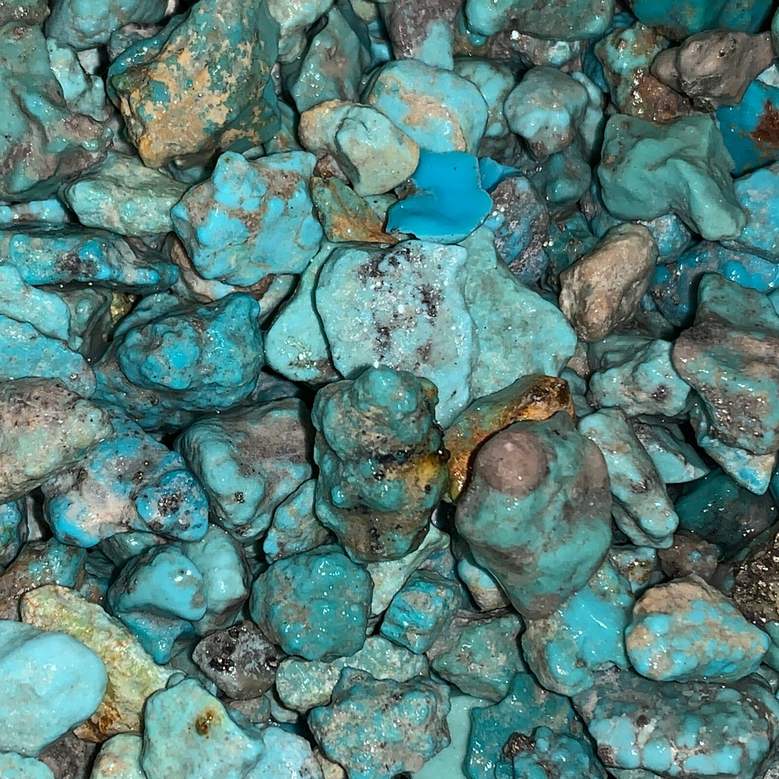 2000 Carat Lots of SMALL Sleeping Beauty Turquoise Nuggets+FREE Faceted Gemstone