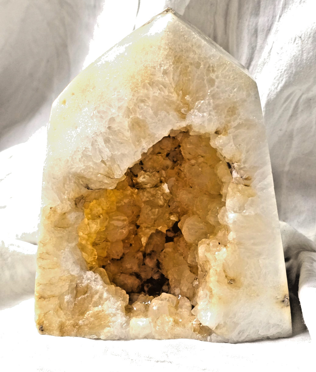 2.47 lb Tennessee Quartz Tower with Geode Quartz pocket 5 inches Free Standing