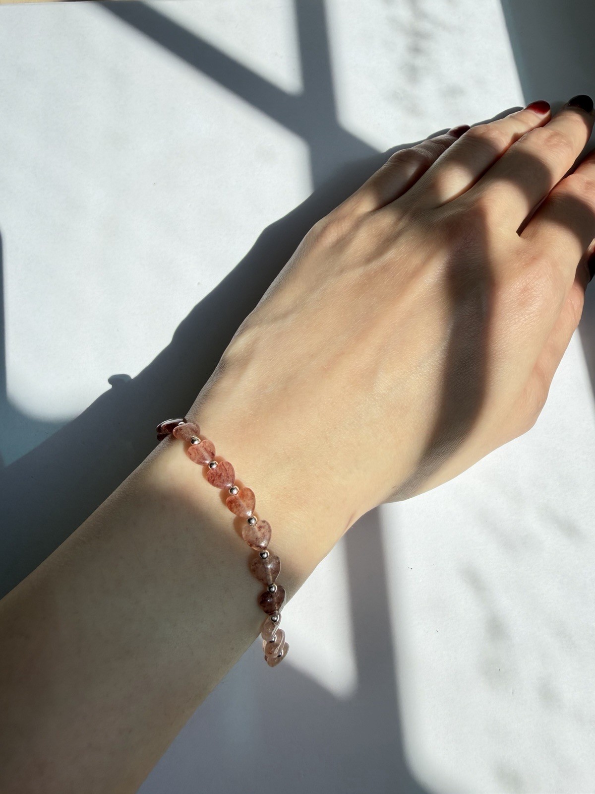 Strawberry Quartz Ombre Heart Stretch Bracelet – Natural Pink Gemstone, 6mm