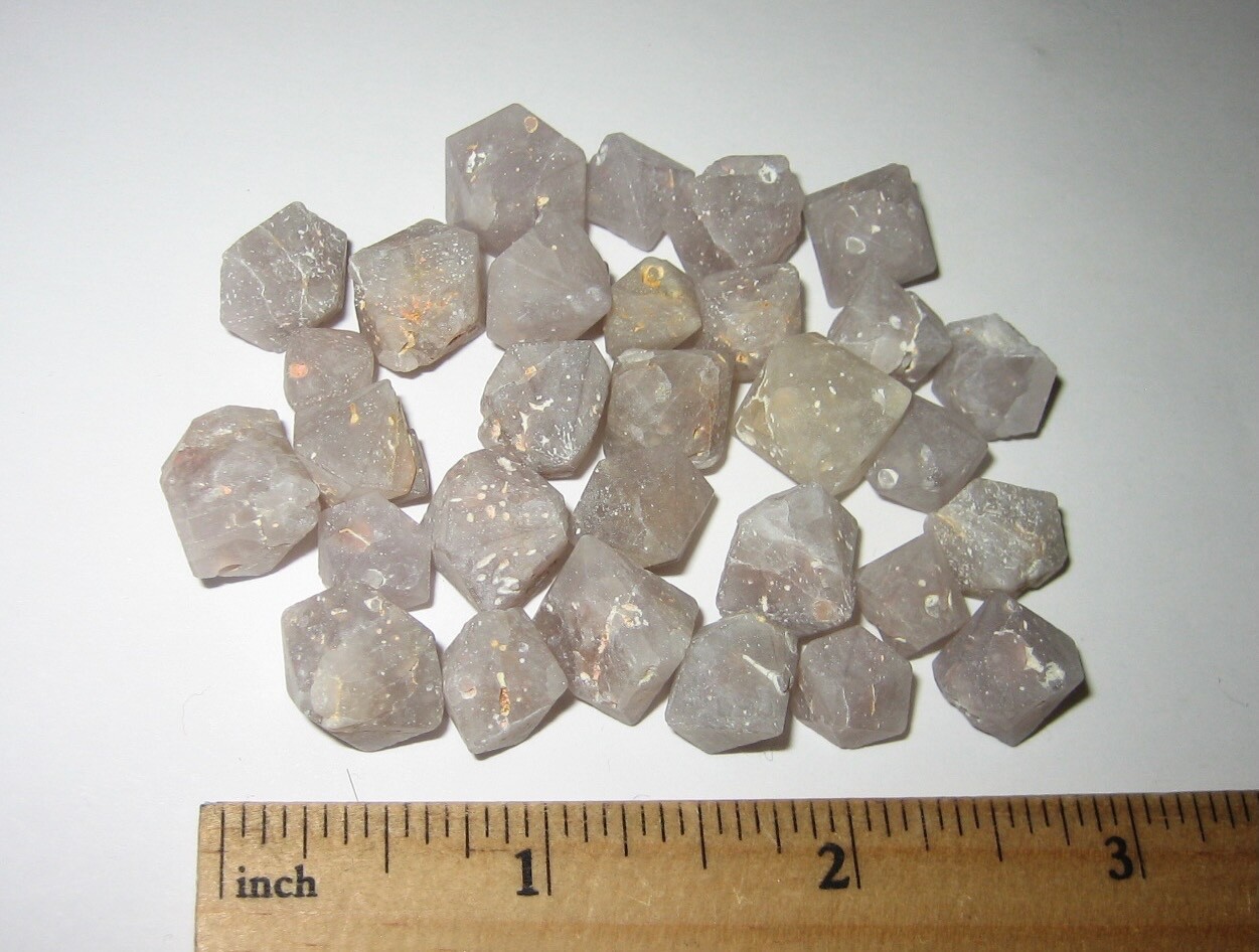 30 SMALL NATURAL ROUGH 0.2″- 0.5″ BETA QUARTZ CRYSTALS FROM INDONESIA ~ 53.3g *4