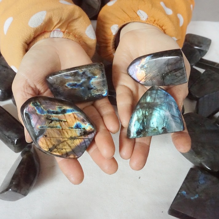 8Pcs 2.2LB Natural Rainbow Labradorite Quartz Crystal Palm Gem Stone Decoration