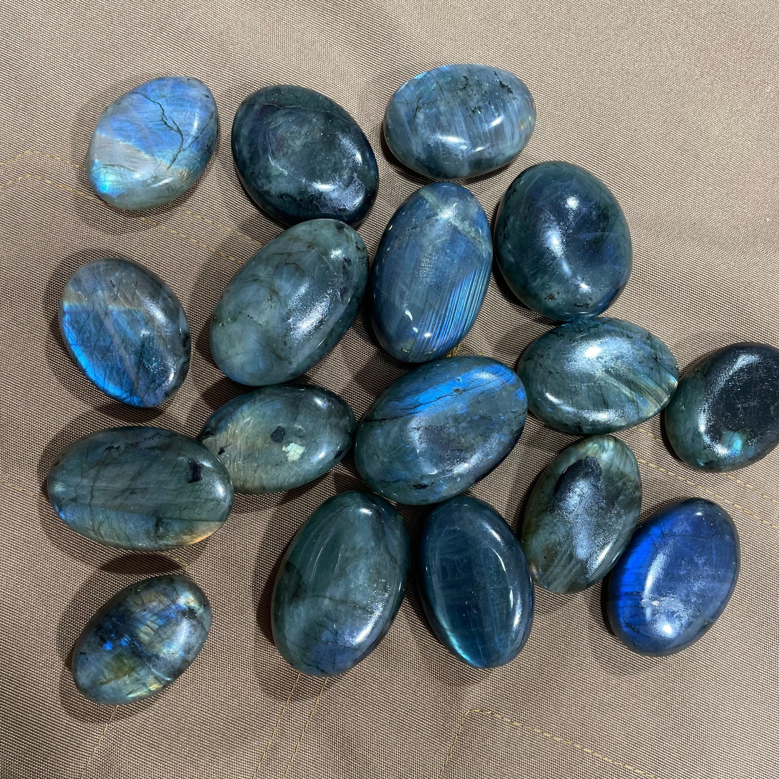 Wholesale 1kg Lot Natural Labradorite Palm Stones Crystal Energy