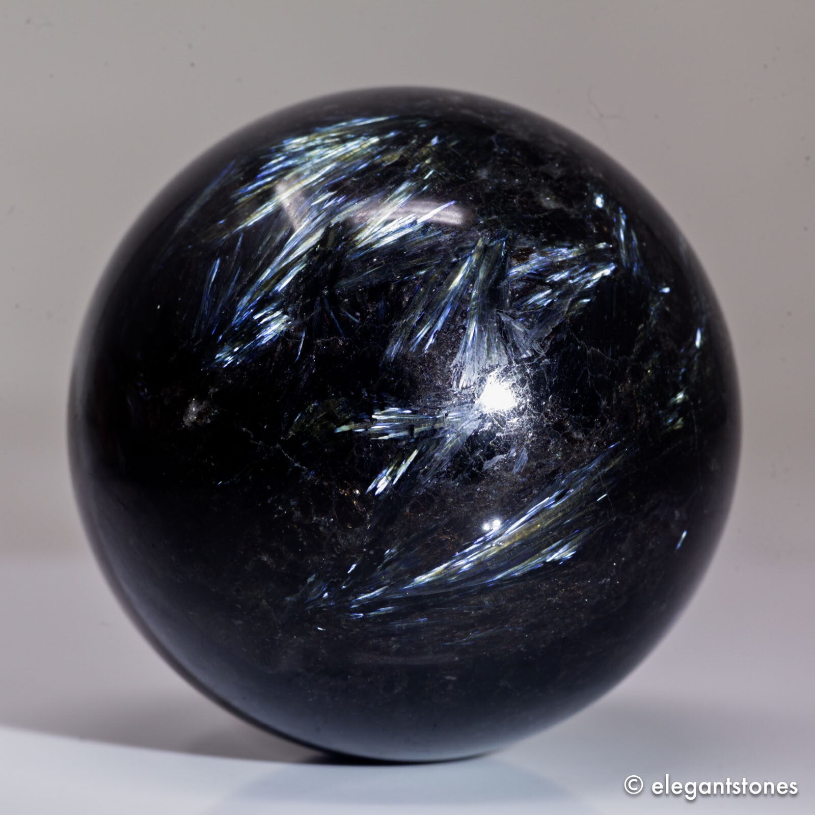 546g69mm Arfvedsonite Sphere Crystal Ball Blue Flash Fireworks Quartz Healing