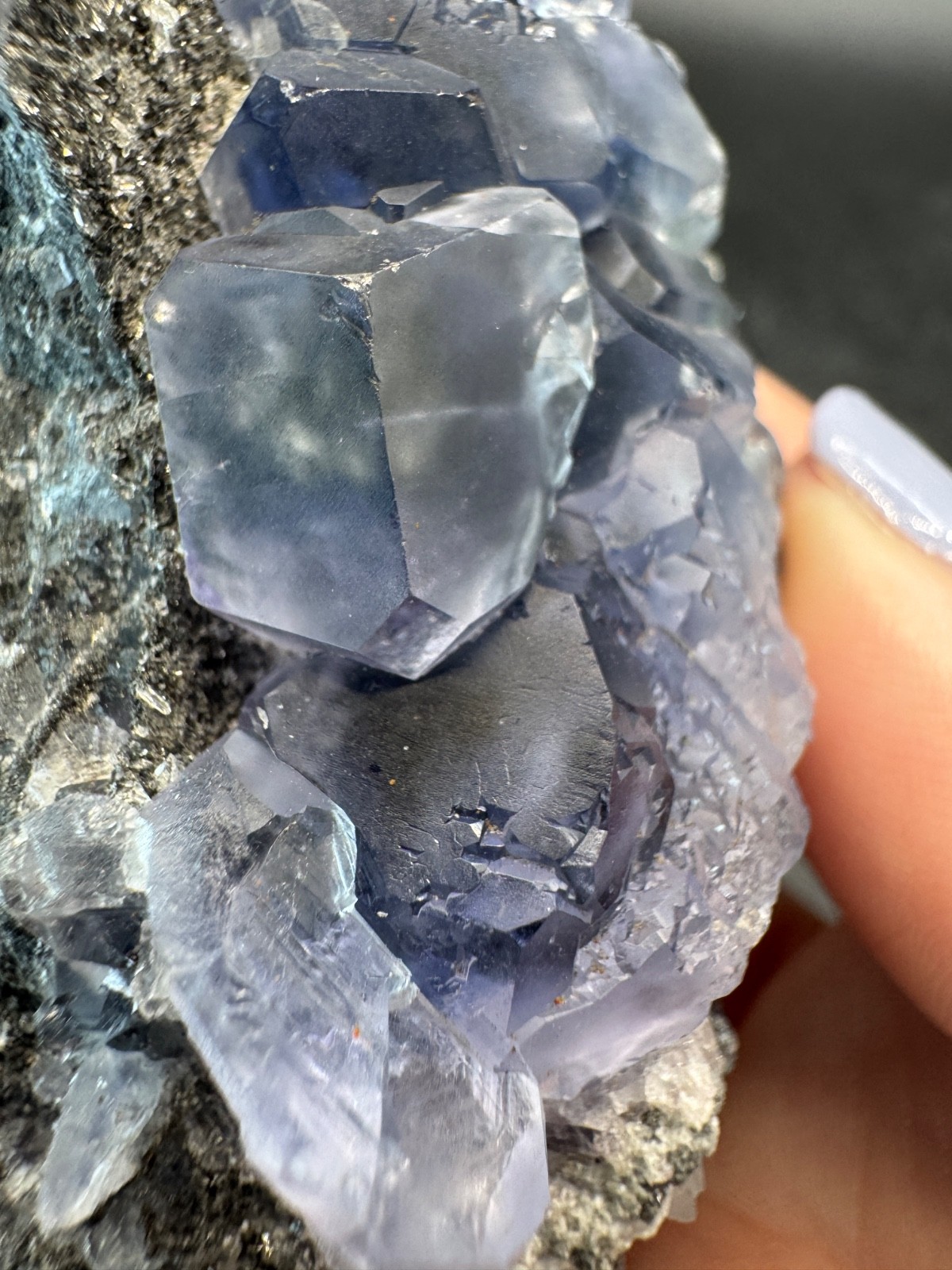 6413 Brilliant Blue Tanzanite Fluorite with RAINBOW and Quartz 106g Fu Jian