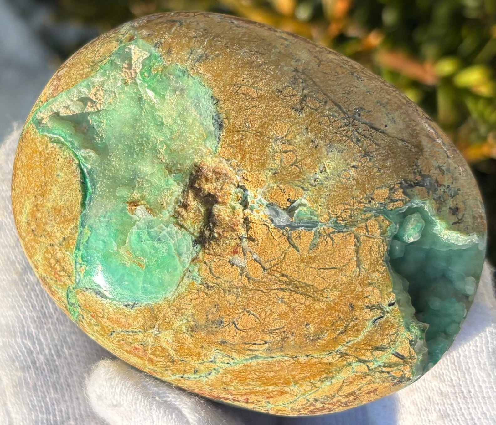 USA SALE SEE VIDEO 157g LOT 2 GREEN SMITHSONITE PALMSTONES PALM STONE STONES