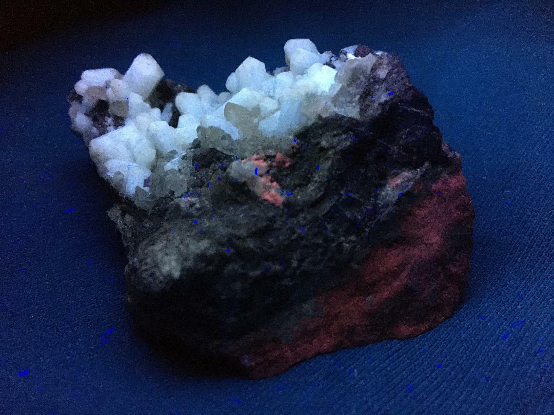 KB: BRIGHT SW FL. WHITE/CREAM TARNOWIZITE XLS. FROM TOUISSIT, MOROCCO