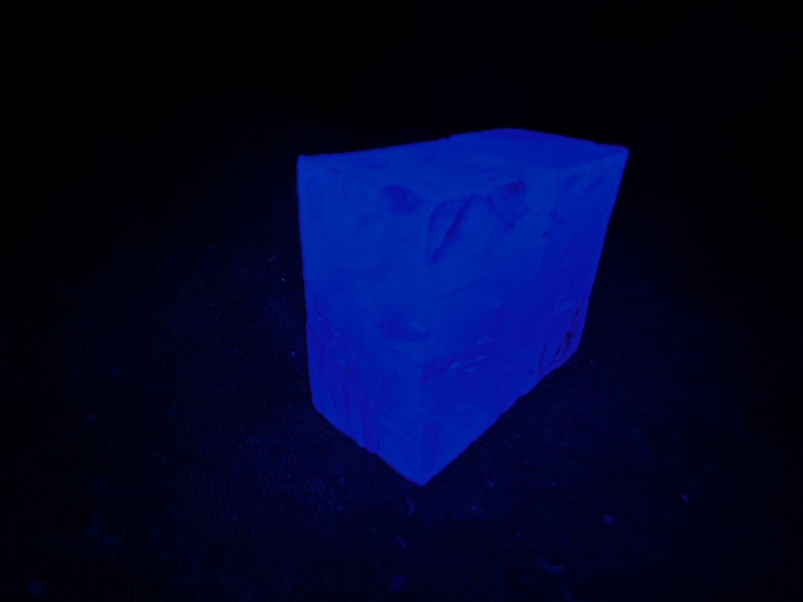 KB: GREAT! SW FL. BLUE/WHITE & PINK LW & PHOSPHORESCENT CALCITE XL. FROM MEXICO