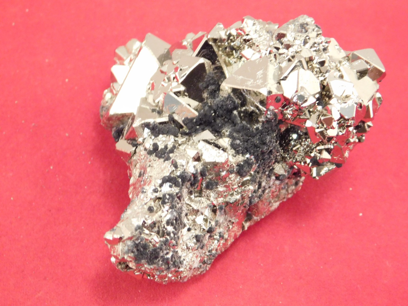 PYRAMID Shaped Crystals Tetrahedron PYRITE Crystal Cluster Sphalerite Peru 162gr