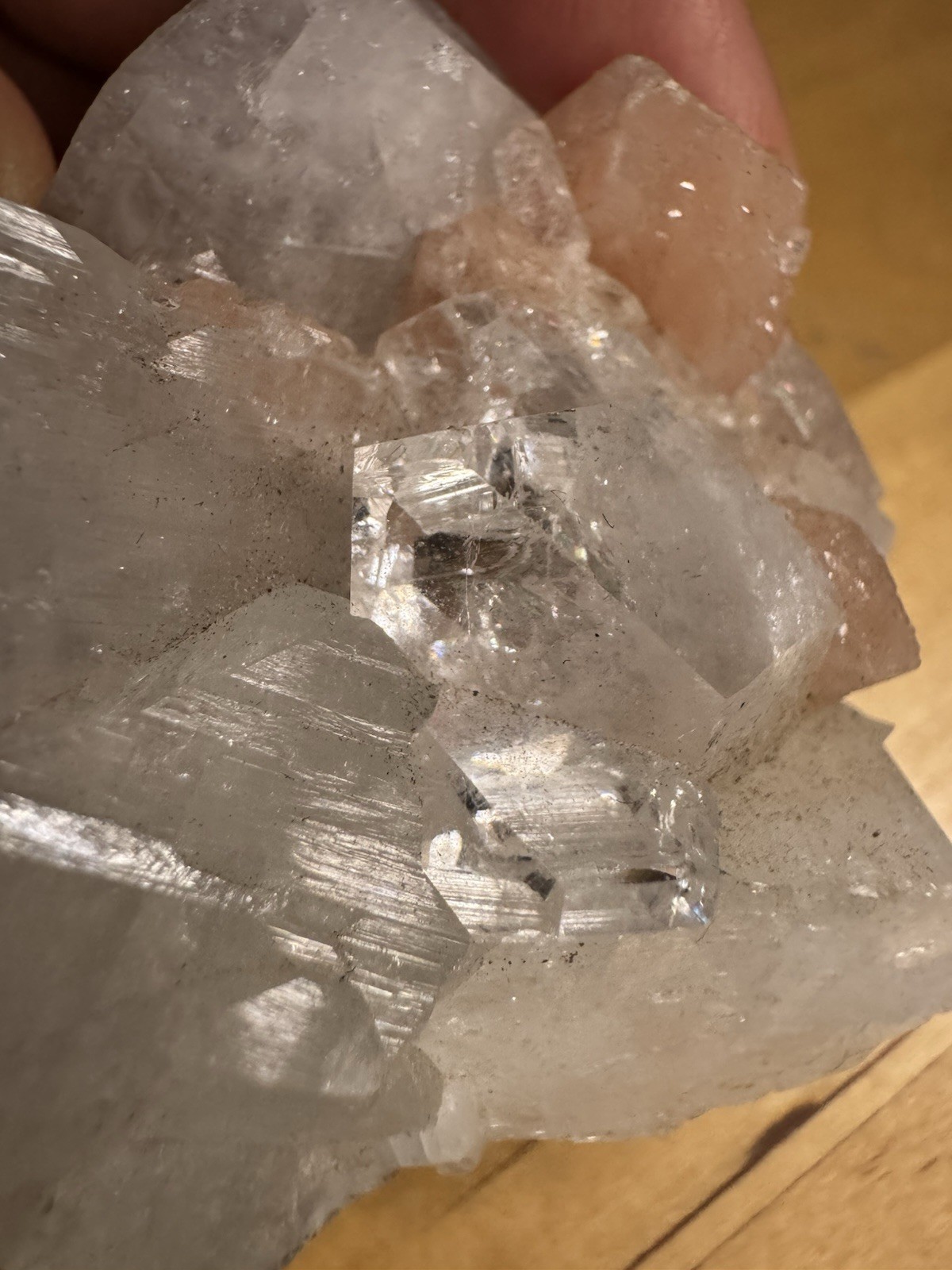 7086 Peach Stilbite On Diamond Apophyllite India 1.6”T 2.0”W 2.6”L Wt. 4 Oz.