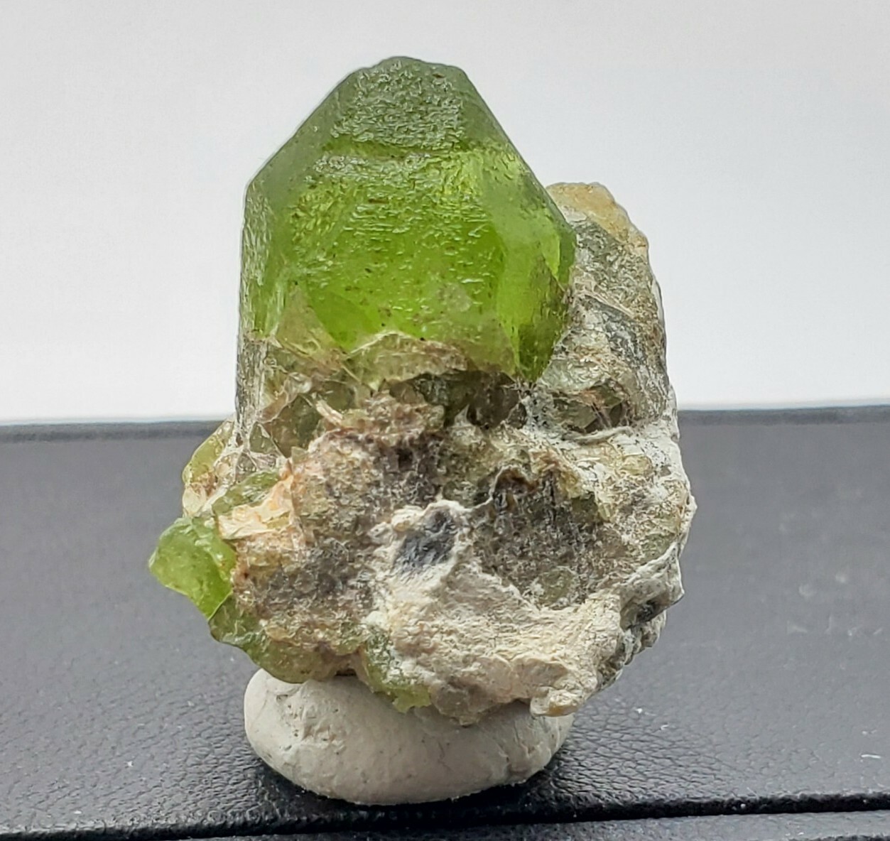 Peridot Specimens 82.90 Carat / US seller