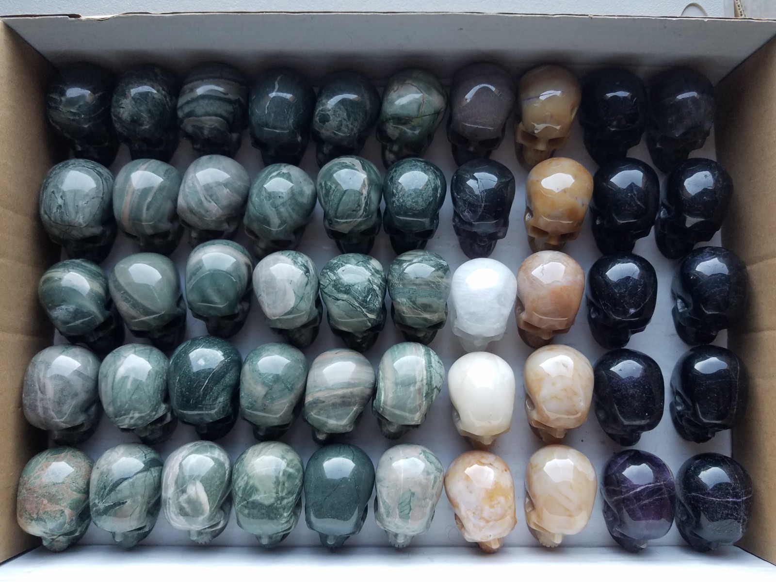 Lot of 50 Hand Carved Skulls Crystal Agate Realistic Carving 2 inches US SELLER