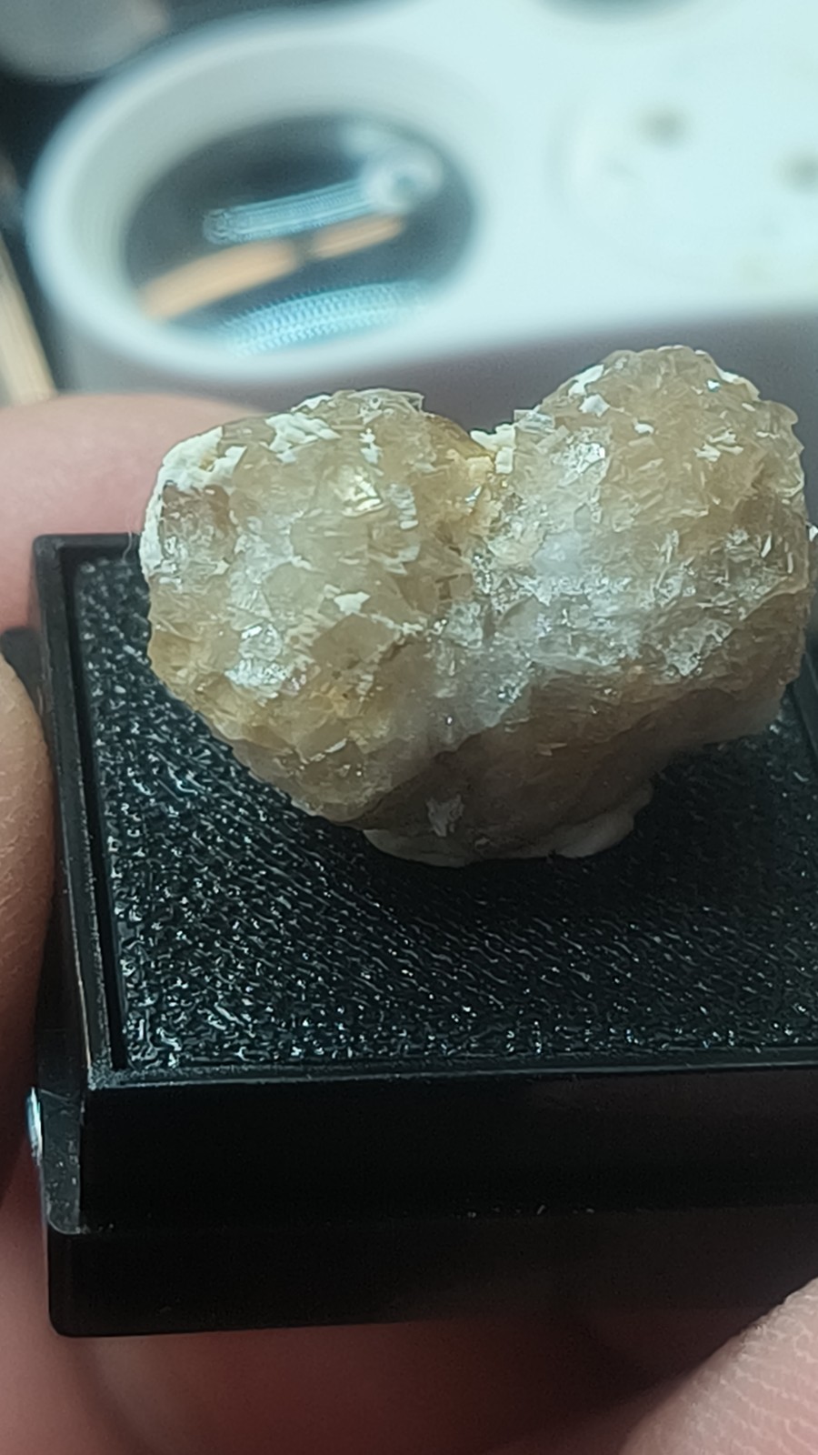 Brown Fluorescent Fluorite With Barite From Kentucky Usa