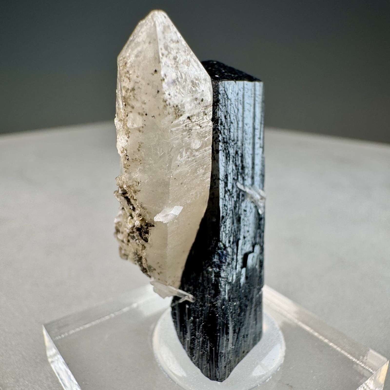 Ilvaite, Quartz: No. 1 Mine, Huanggang Fe-Sn deposit, Hexigten Banner, China