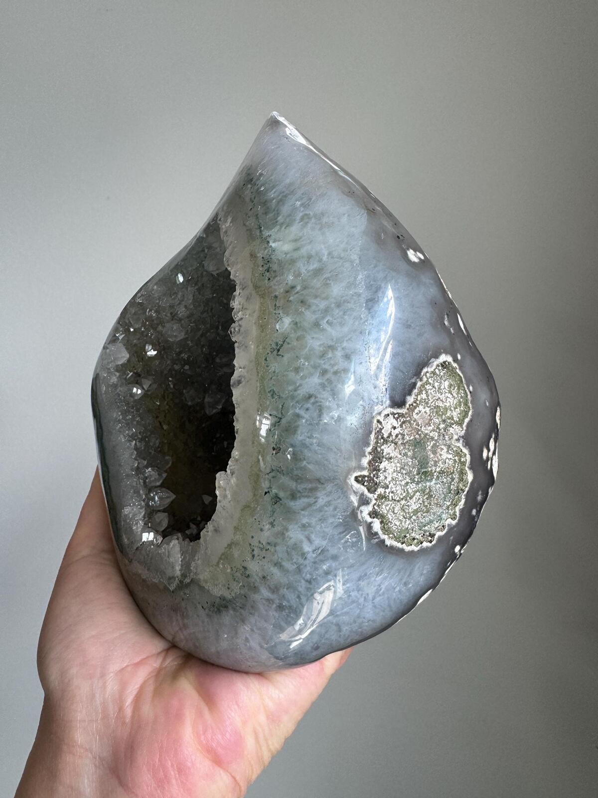 Uruguayan Quartz Flame Geode Mineral Specimen Standing Crystal Cluster A12
