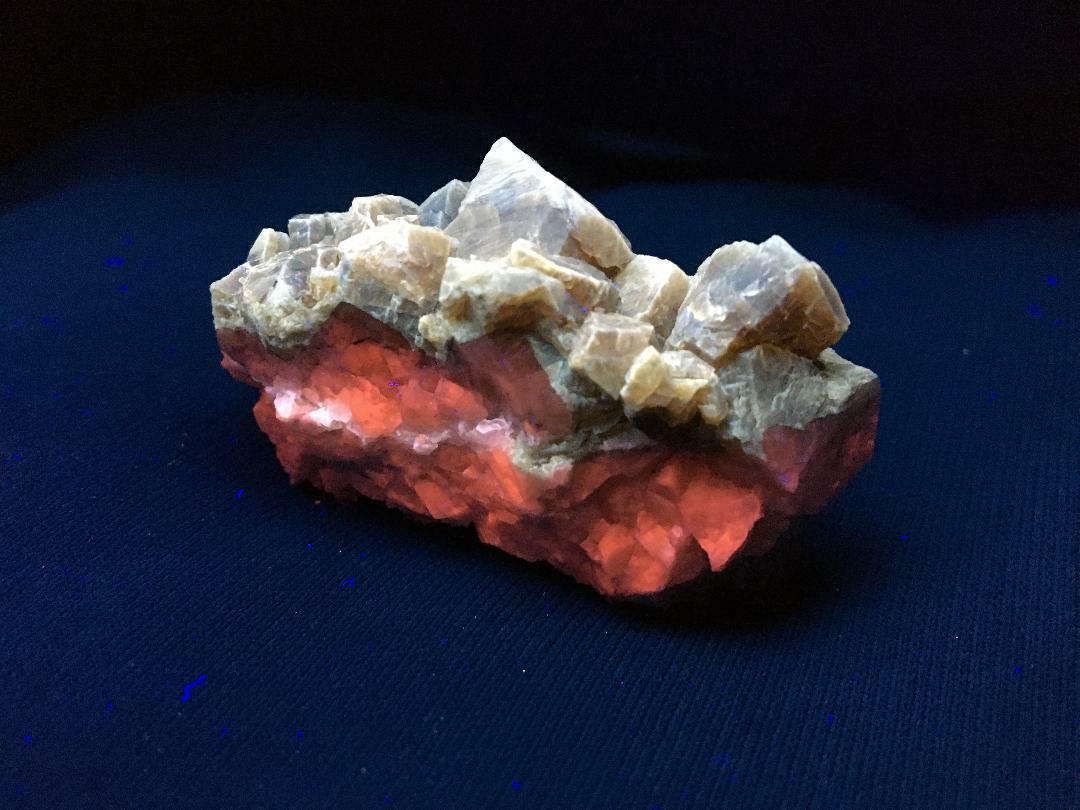 KB: BRIGHT! FL YELLOW/WHITE & RED CALCITE XLS. SW & PHOS., STRONTIAN, SCOTLAND