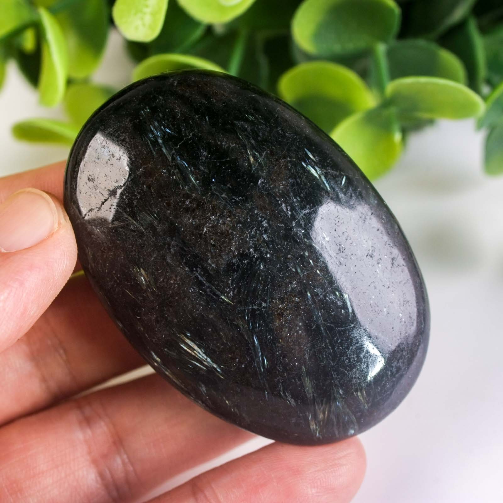 64g 60mm Rare Arfvedsonite Palm Stone Natural Firework Flash Crystal Worry Stone