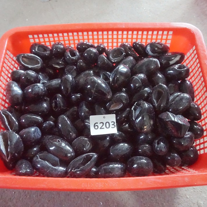2.2LB 21Pcs Black Carnelian Agate Crystal Geode Egg Carved Palm Stone Healing