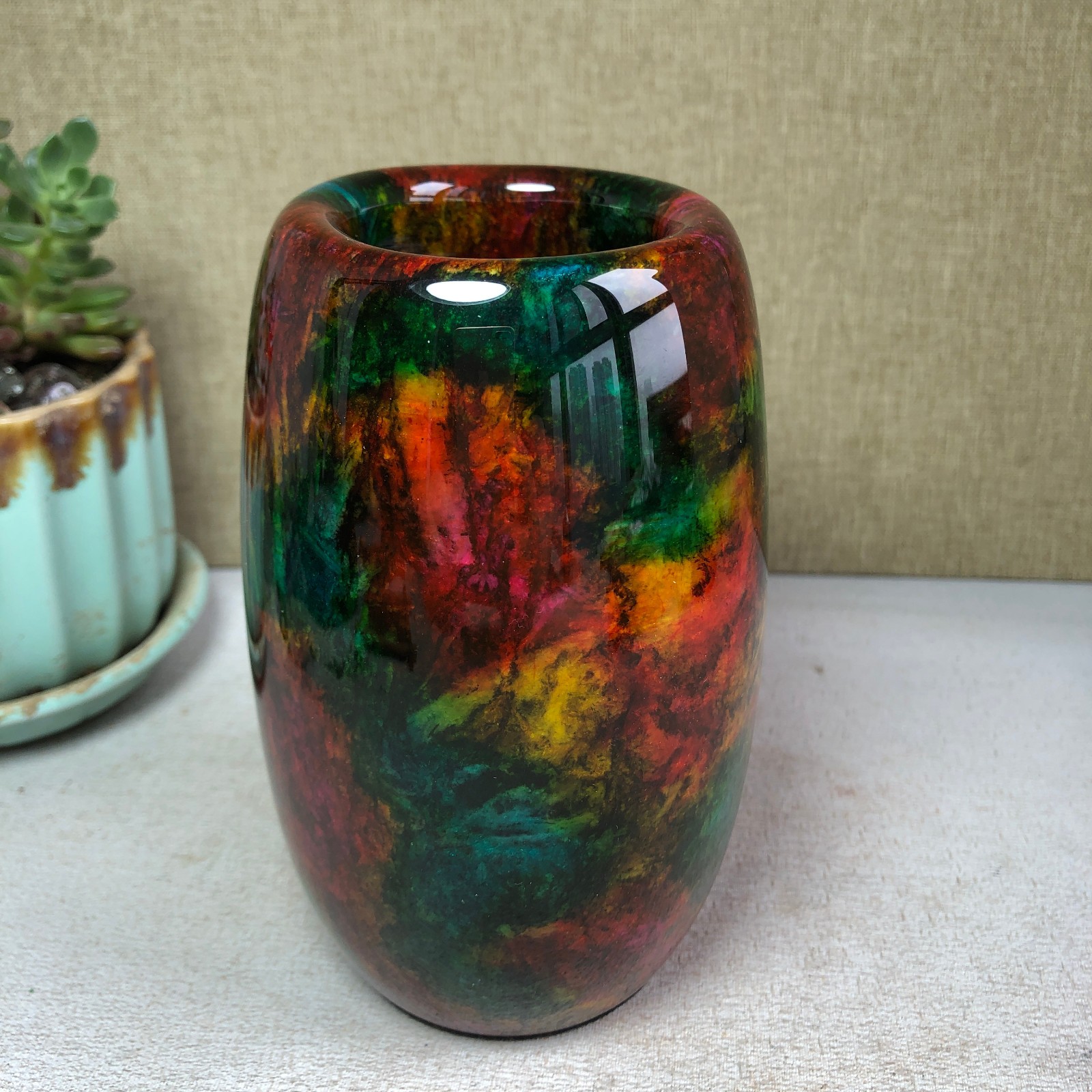 Natural “Seven Colors Jade” vase specimen -Taiwan China 1060g 129mm A4585